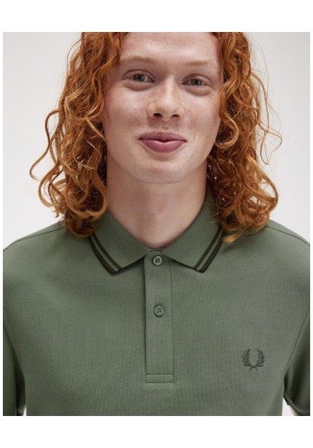 POLO CHICO FRED PERRY COLOR VERDE