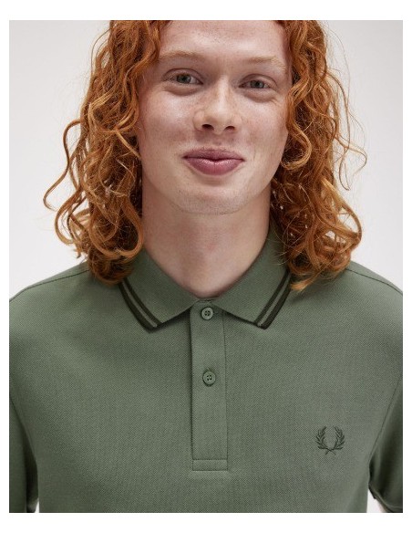 POLO CHICO FRED PERRY COLOR VERDE