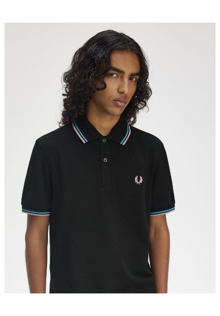POLO CHICO FRED PERRY COLOR NEGRO