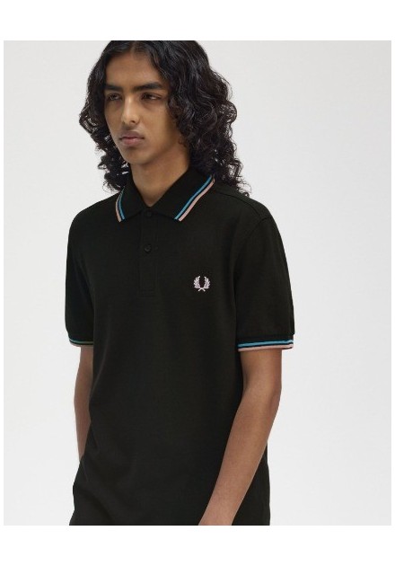 POLO CHICO FRED PERRY COLOR NEGRO