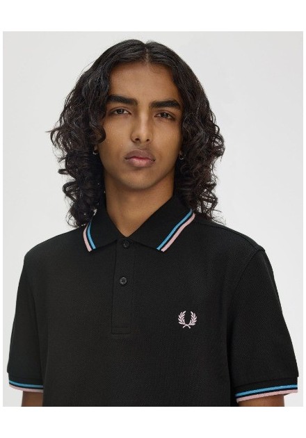 POLO CHICO FRED PERRY COLOR NEGRO