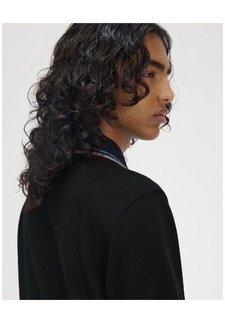 POLO CHICO FRED PERRY COLOR NEGRO