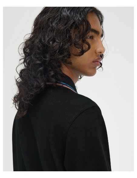 POLO CHICO FRED PERRY COLOR NEGRO