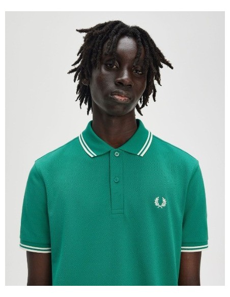 POLO CHICO FRED PERRY COLOR Y37 VERDE
