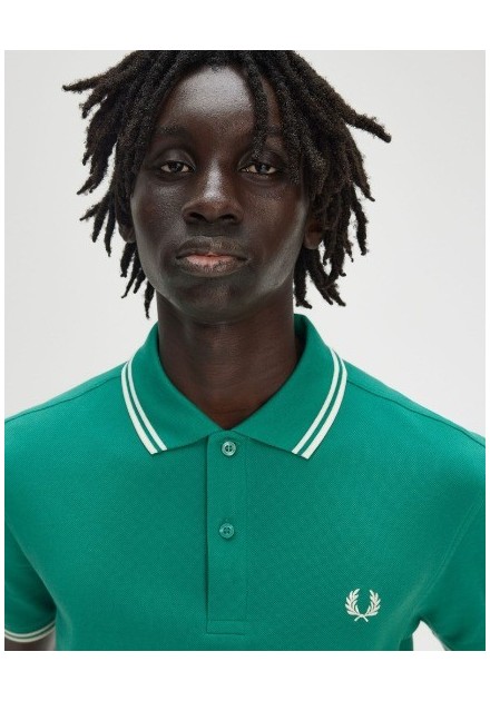 POLO CHICO FRED PERRY COLOR Y37 VERDE
