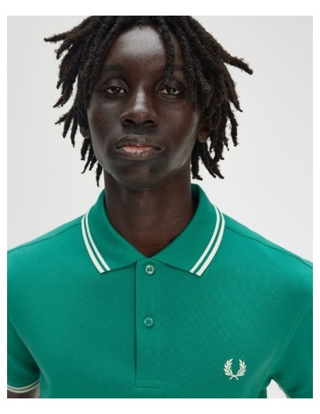 POLO CHICO FRED PERRY COLOR Y37 VERDE