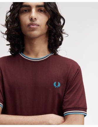 CAMISETA UNISEX FRED PERRY COLOR 77 BURDEOS 2