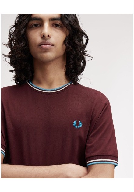 CAMISETA UNISEX FRED PERRY COLOR 77 BURDEOS