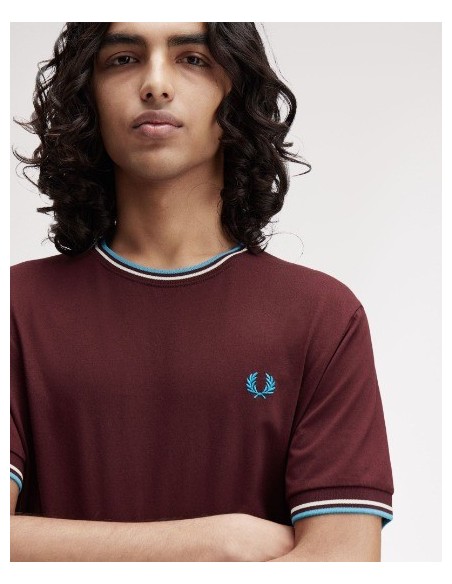CAMISETA UNISEX FRED PERRY COLOR 77 BURDEOS