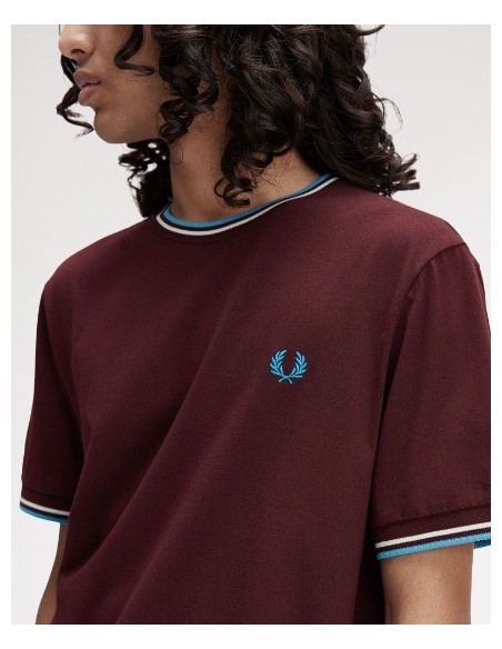 CAMISETA UNISEX FRED PERRY COLOR 77 BURDEOS