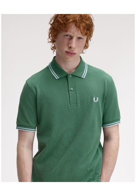 POLO CHICO FRED PERRY COLOR 45 VERDE